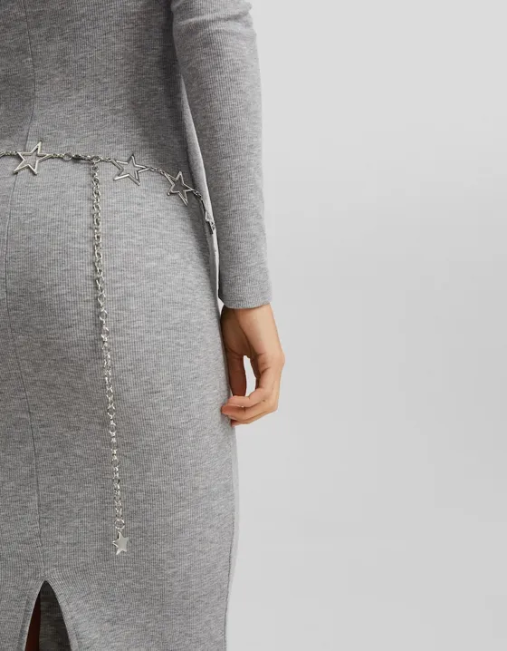 Ремень со звеньями в форме звезд