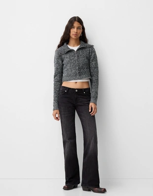 Джинсы с низкой посадкой и слегка расширяющимися штанинами- Заказать в России