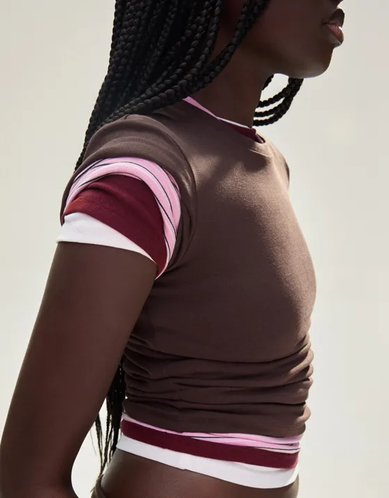 Футболка с круглым вырезом и короткими рукавами