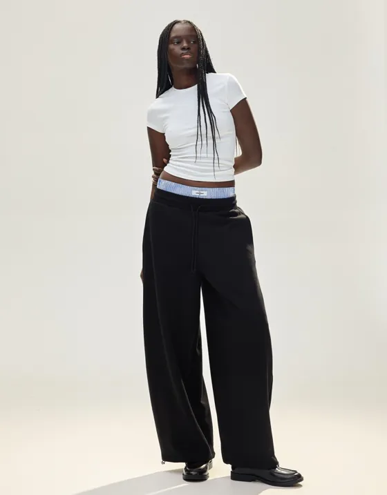 Футболка с круглым вырезом и короткими рукавами