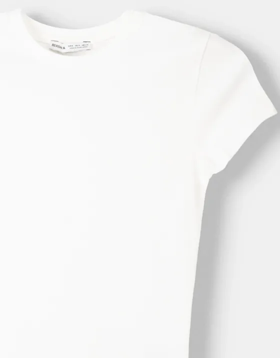 Футболка с круглым вырезом и короткими рукавами