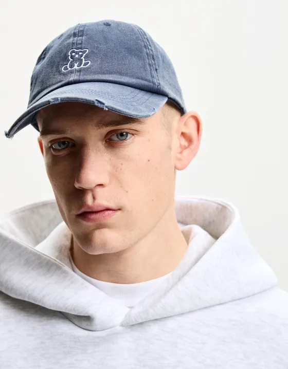 Ripped cap with embroidery