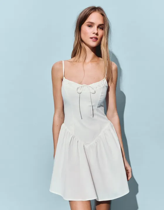 Мини-платье на бретелях, со сборкой