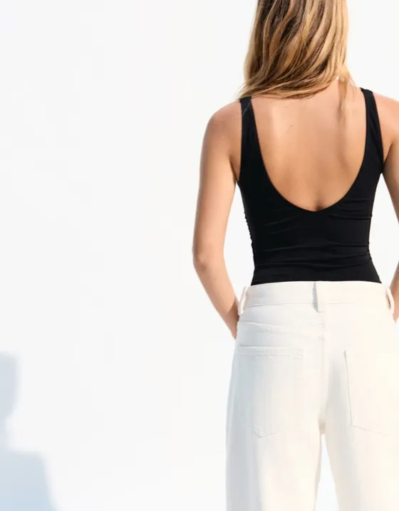 Боди с бретелями и сборками