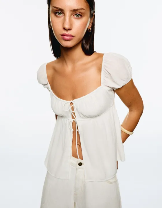 Топ из рельефной ткани с принтом и бантами