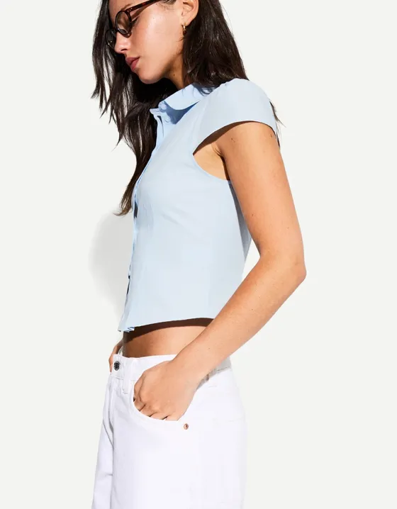 Short sleeve shirt with Peter pan collar