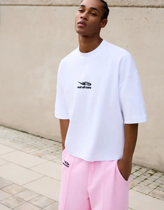 Футболка с логотипом out of core