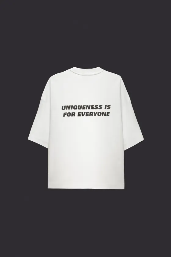 Футболка с логотипом out of core