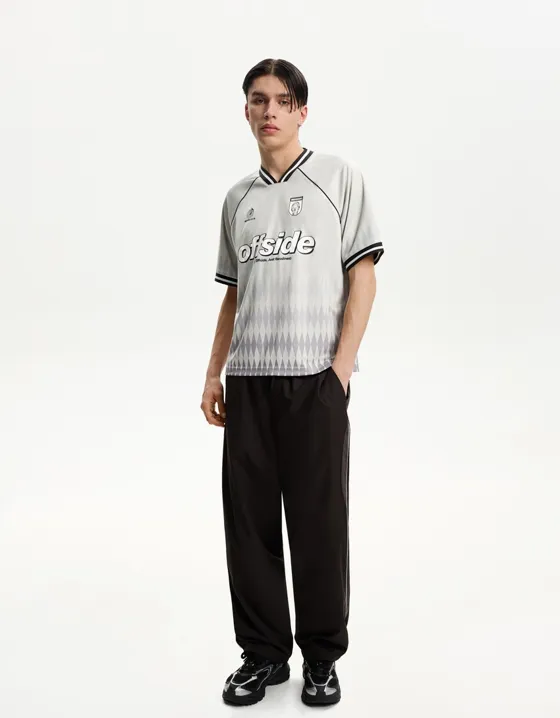 Футболка из сетчатой ткани в спортивном стиле