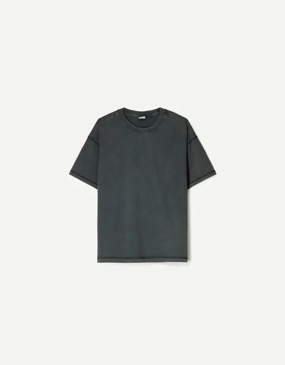 Футболка с эффектом потертости