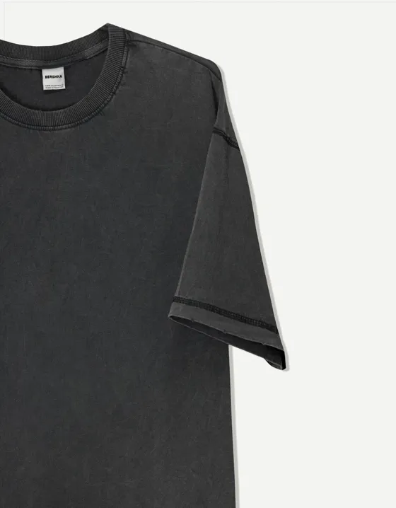 Футболка с эффектом потертости