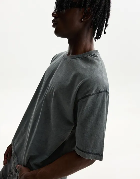 Футболка с эффектом потертости