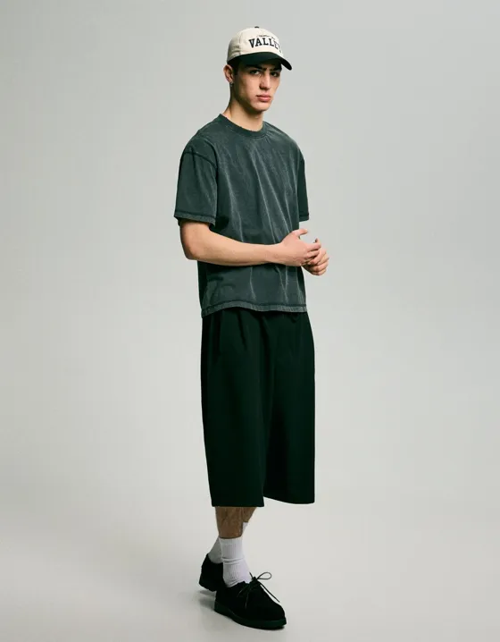 Футболка с эффектом потертости