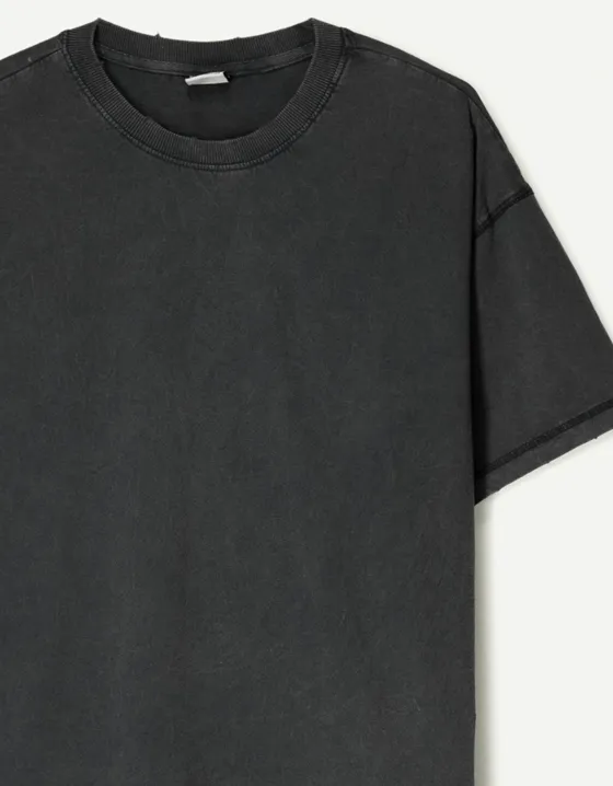 Футболка с эффектом потертости