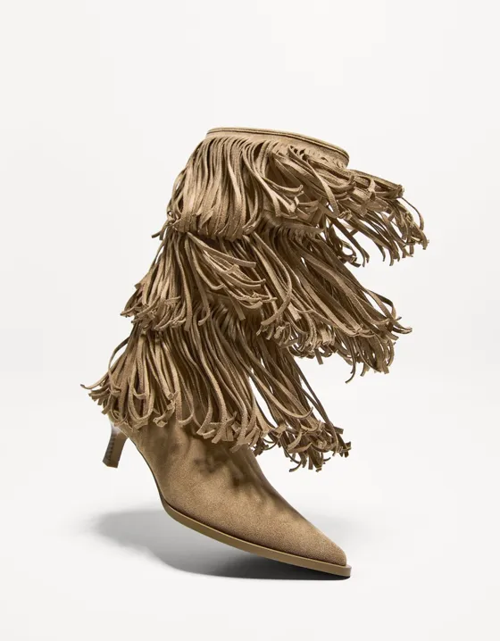 Kitten heel boots with fringing