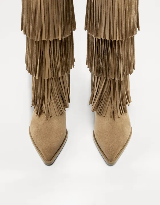 Kitten heel boots with fringing