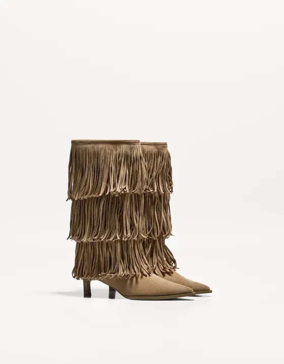 Kitten heel boots with fringing
