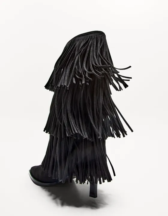 Kitten heel boots with fringing