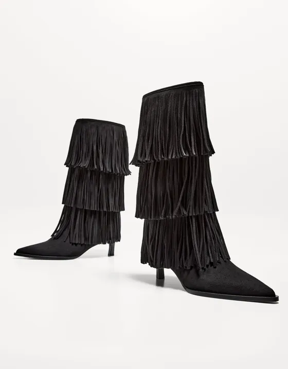 Kitten heel boots with fringing