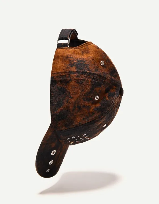 Cap with eyelets