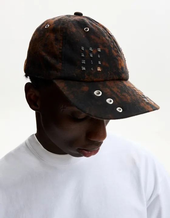 Cap with eyelets