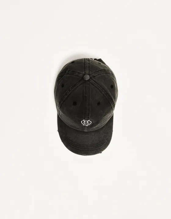 Ripped cap with embroidery