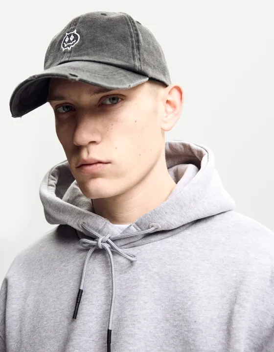 Ripped cap with embroidery