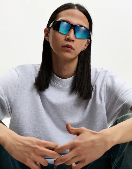 Polarised sports sunglasses