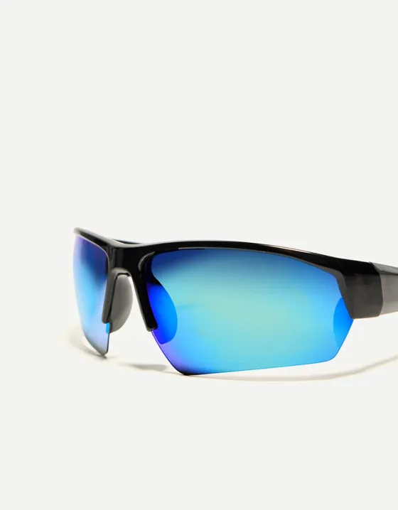 Polarised sports sunglasses