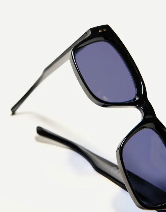 Retro-style sunglasses