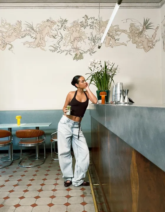 Трикотажный топ халтер с кольцом