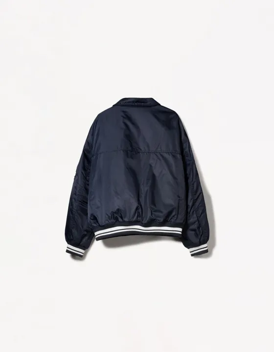 Бомбер в стиле преппи