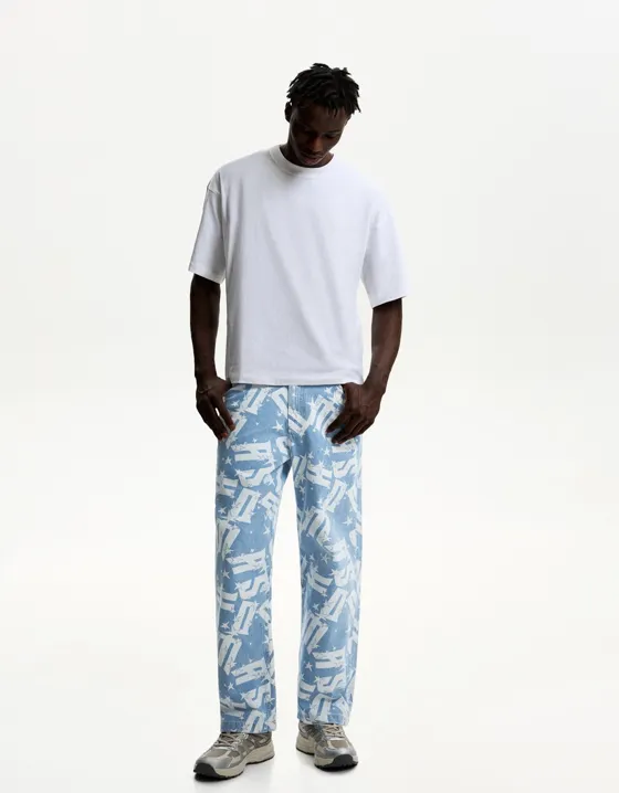 Джинсы свободного кроя с принтом