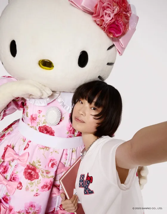 Футболка с короткими рукавами и принтом Hello Kitty