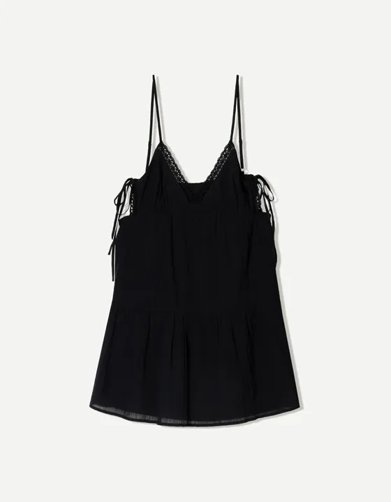 Мини-платье из рельефной ткани с кружевом