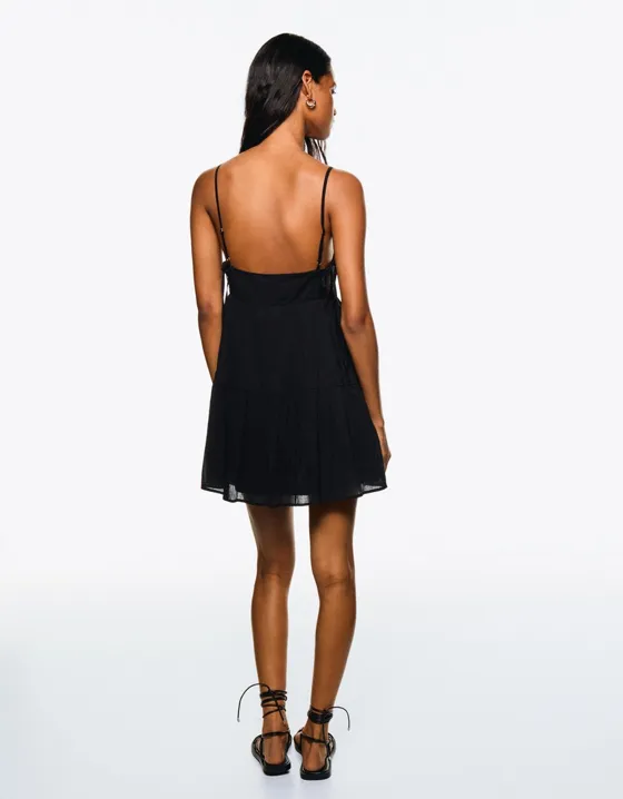 Мини-платье из рельефной ткани с кружевом