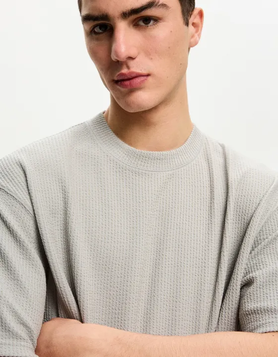 Футболка из жатой ткани