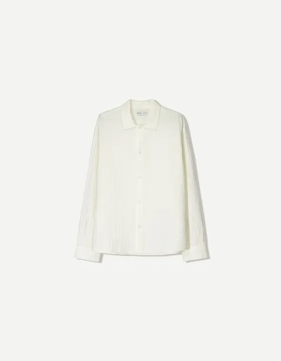 Рубашка из рельефной ткани с длинными рукавами