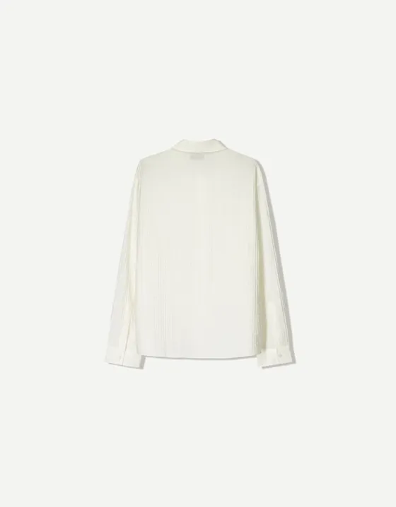 Рубашка из рельефной ткани с длинными рукавами