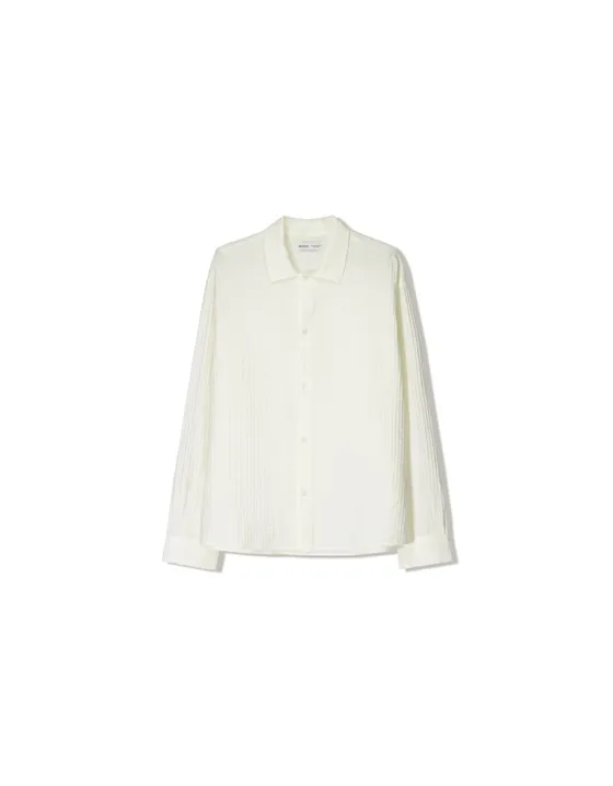 Рубашка из рельефной ткани с длинными рукавами