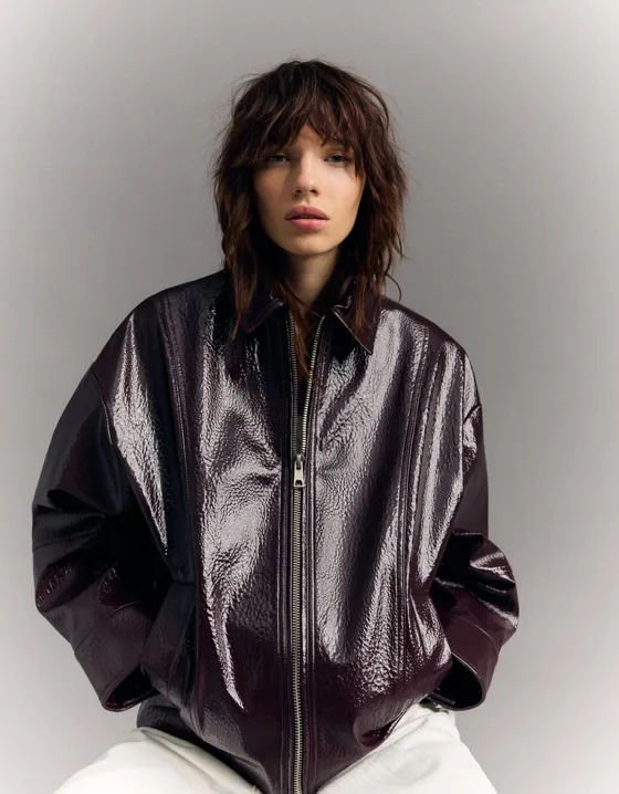 Куртка винилового эффекта bershka