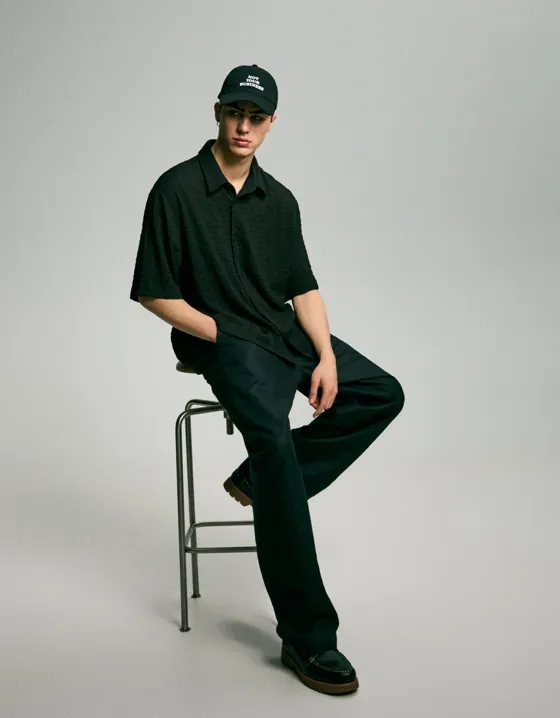 Рубашка геометрического кроя из рельефной ткани с короткими рукавами