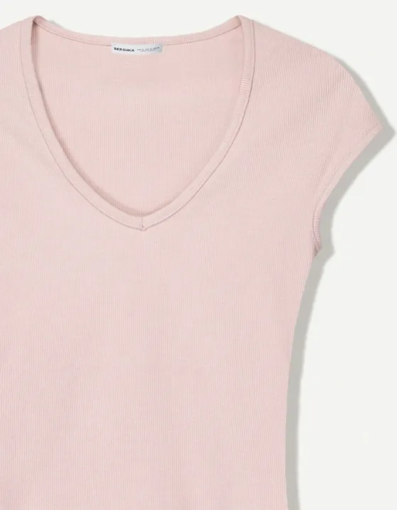 Футболка с V-образным вырезом и коротким рукавом