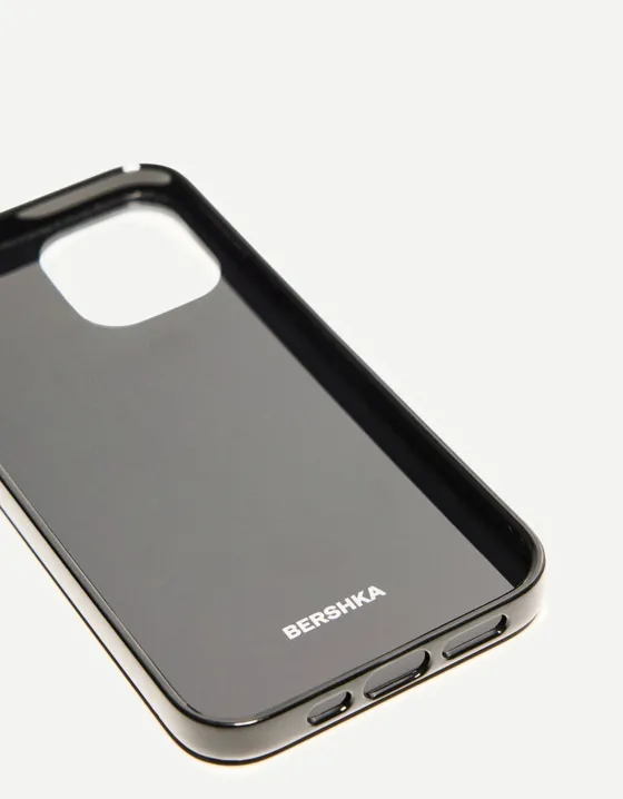 Чехол в горошек для iPhone
