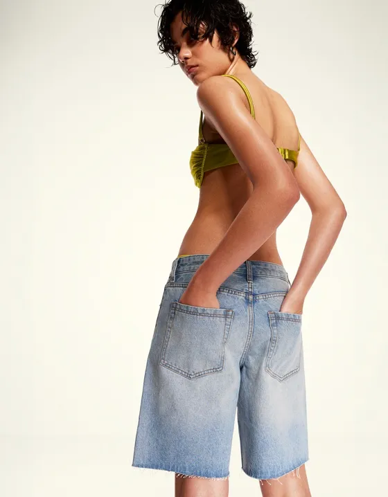 Джинсовые шорты с блестящей отделкой