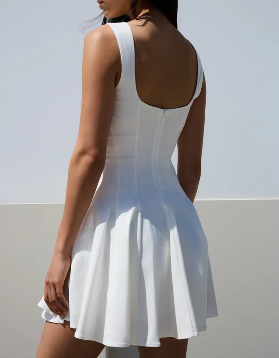 Платье мини из эластичной ткани с расклешенной юбкой