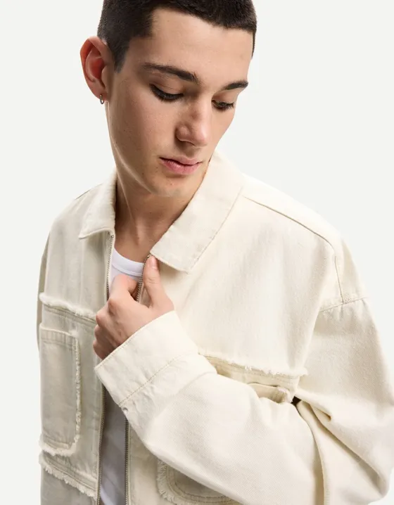 Джинсовая куртка оверсайз с бахромой