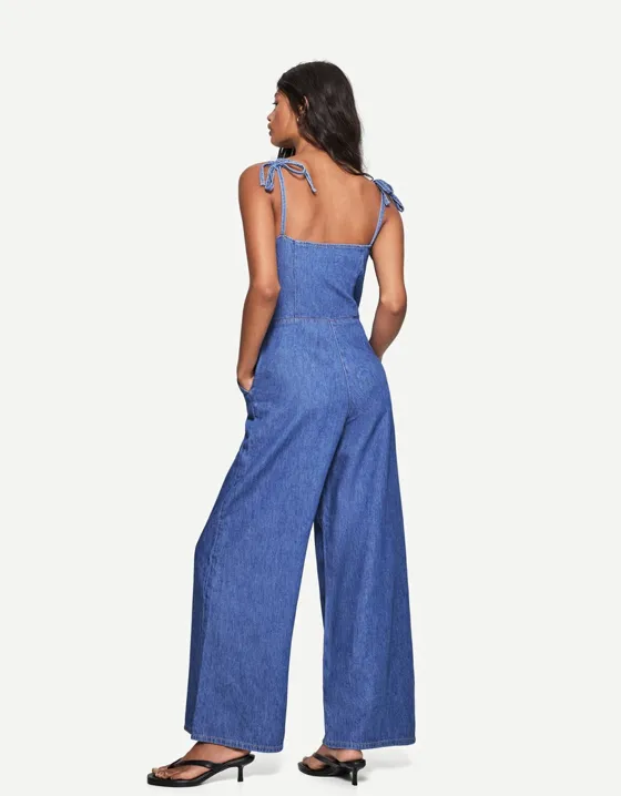 Джинсовый комбинезон