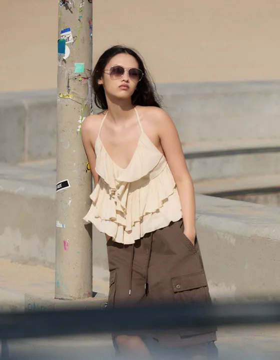 Топ на бретелях из рельефной ткани с воланами