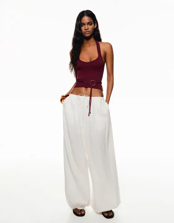 Трикотажный топ халтер с кольцом